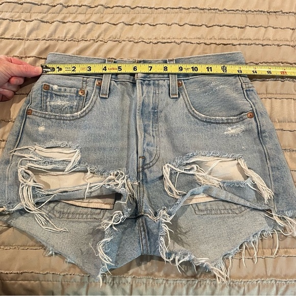 Levi’s 501 Original Fit High Rise Denim Jean Shorts Fault Line 24 Distressed - Picture 9 of 11